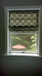 Looking for the perfect window treatment? Try these pretty, functional, and super easy DIY Roman shades. Here's the step-by-step tutorial to walk you through--complete with a few fab tips to save you money and time along the way. Give this a try--using this method makes fancing up your windows far easier and cheaper than you'd think!